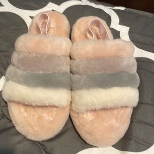 UGG FLUFF SANDALS W/Strap